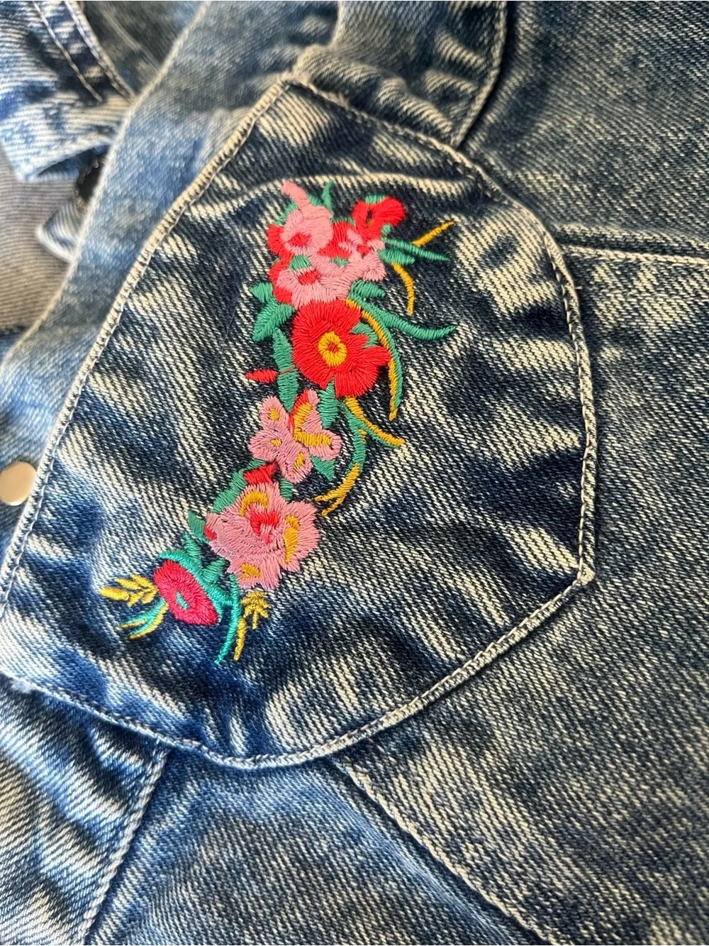 EZ Spirit Vintage embroidered denim jacket - Picture 3 of 7